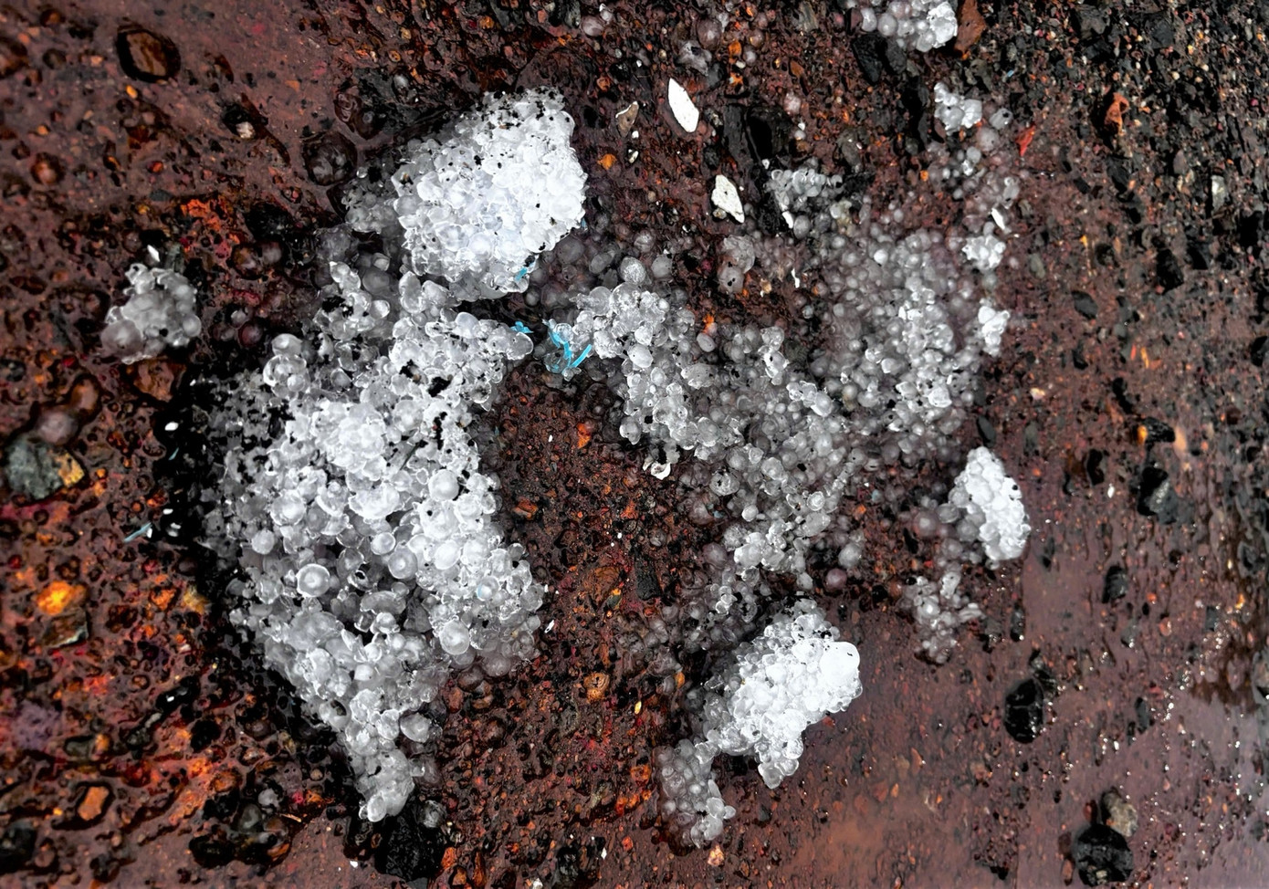 Mưa đá có kích thước nhỏ.