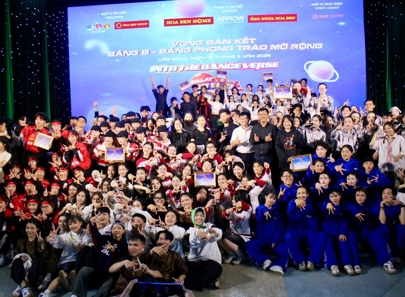 Ban Tổ chức đã chọn 17 nhóm nhảy bước vào vòng chung kết Bảng Phong trào. Ban Tổ chức đã chọn 17 nhóm nhảy bước vào vòng chung kết Bảng Phong trào.