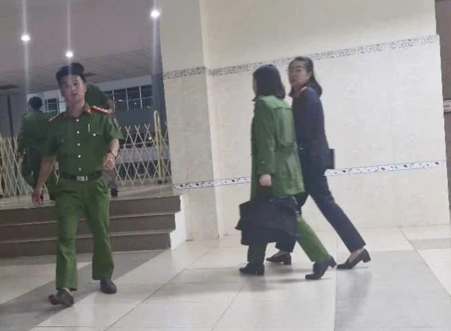 Công an cùng Viện KSND có mặt tối 17/2 tại Bệnh viện II Lâm Đồng. Công an cùng Viện KSND có mặt tối 17/2 tại Bệnh viện II Lâm Đồng.