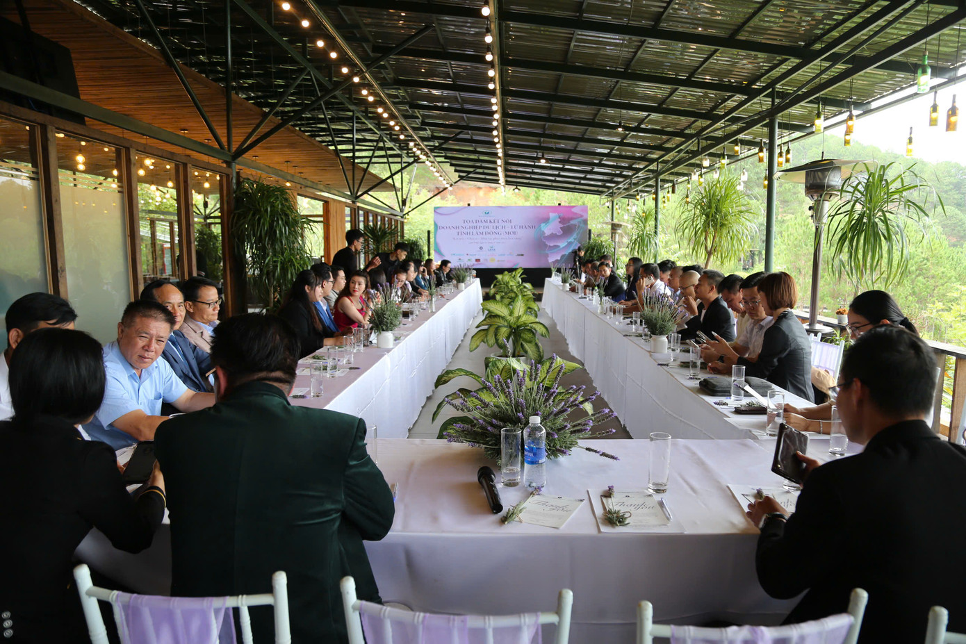 Quang cảnh buổi tọa đàm. Quang cảnh buổi tọa đàm.