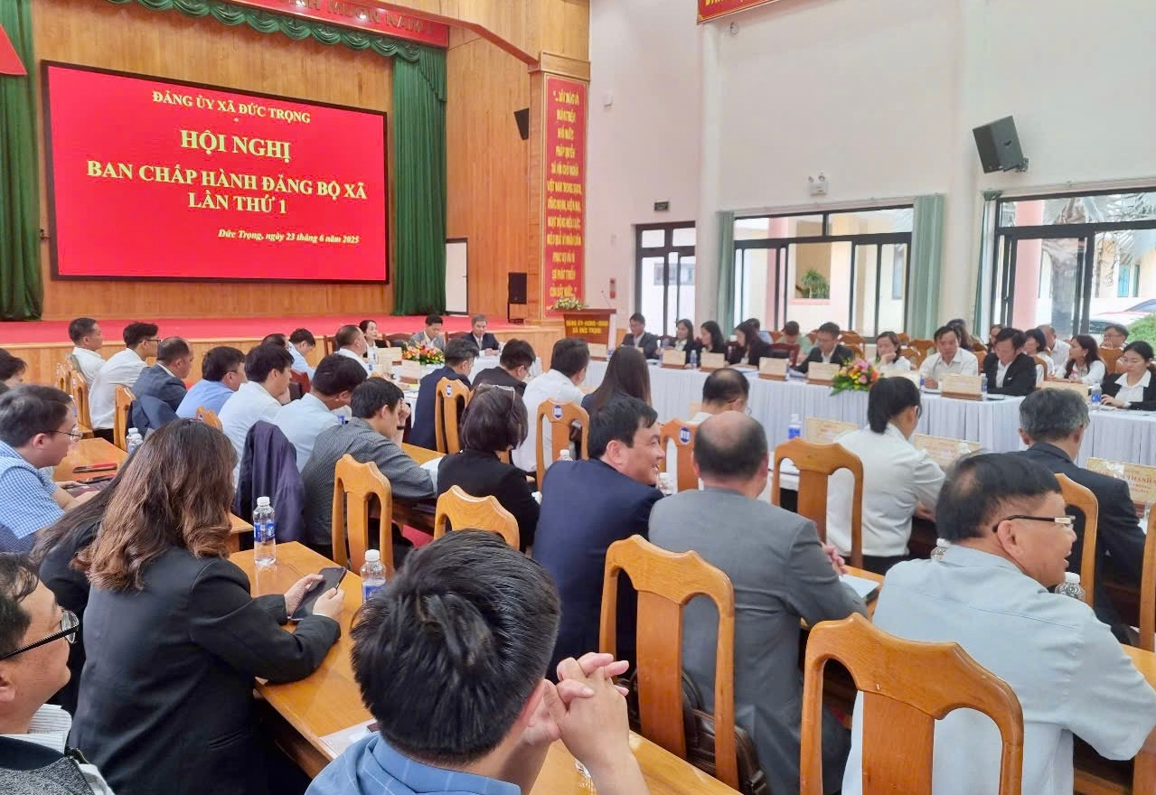 Đảng ủy xã Đức Trọng tổ chức Hội nghị Ban chấp hành Đảng bộ xã lần thứ 1. Đảng ủy xã Đức Trọng tổ chức Hội nghị Ban chấp hành Đảng bộ xã lần thứ 1.