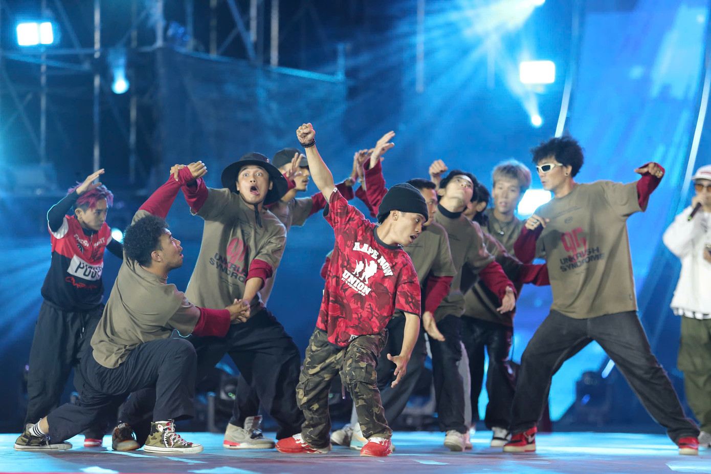 Ngay sau hạng mục Battle, phần thi showcase tiếp tục đẩy bầu không khí tại quảng trường Lâm Viên lên cao trào.