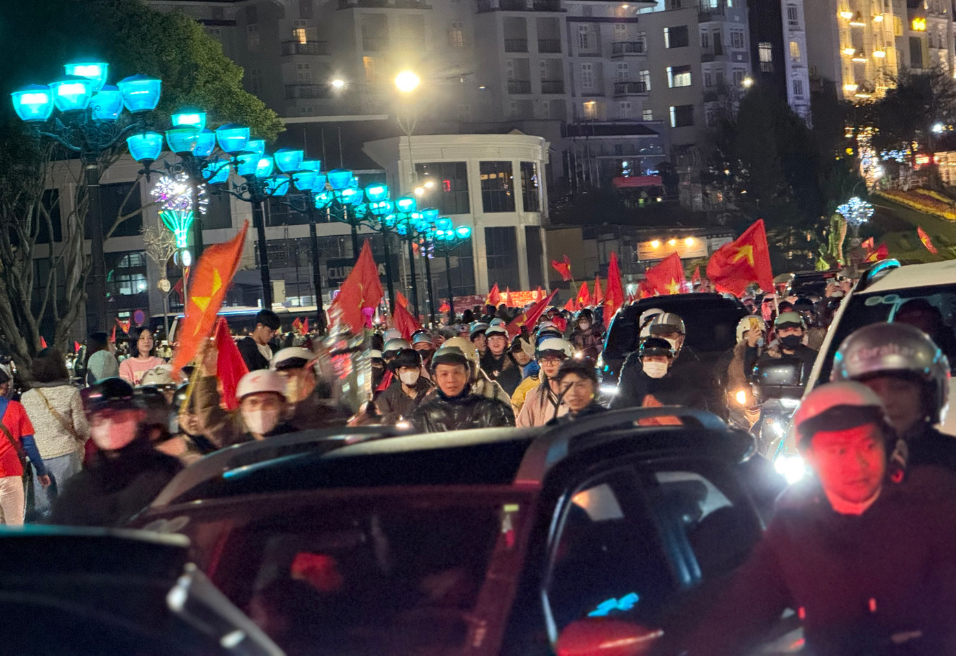 Tuyến đường Trần Quốc Toản, hướng chợ đêm Đà Lạt không thể di chuyển. Ảnh: Thái Lâm