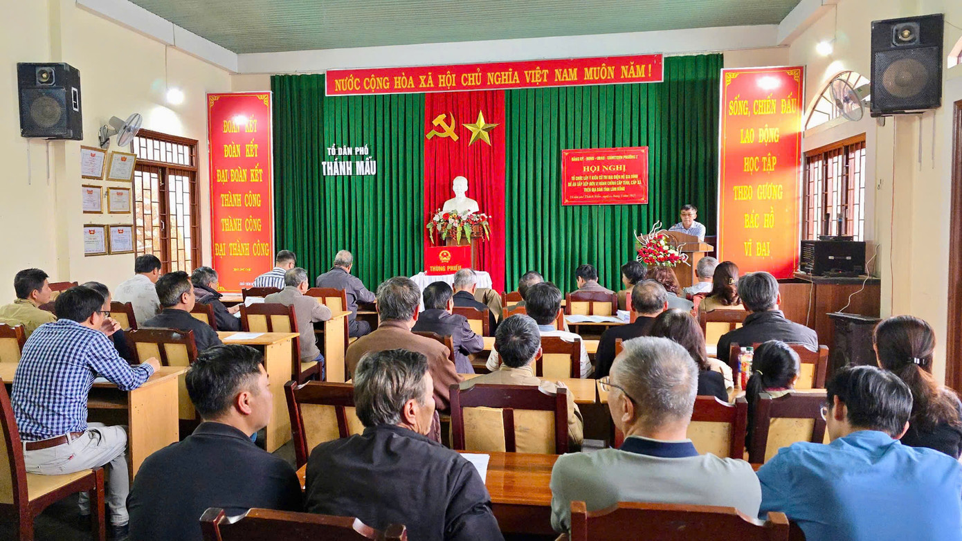 Một Tổ dân phố ở TP Đà Lạt tổ chức lấy ý kiến cử tri. Một Tổ dân phố ở TP Đà Lạt tổ chức lấy ý kiến cử tri.