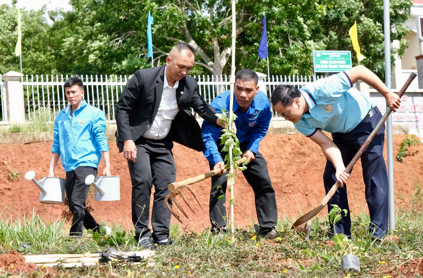 Mục tiêu của chiến dịch đặt ra nhiều con số ấn tượng như: Huy động trên 15.000 lượt thanh niên tham gia; xóa ít nhất 8 nhà tạm; trồng mới 60.000 cây xanh; sửa chữa 10km đường giao thông nông thôn; triển khai đội hình “Bình dân học vụ số” tại 100% xã, phường, thị trấn; nâng cao năng lực số cho 10.000 người dân và thanh thiếu nhi,... Đặc biệt, toàn tỉnh sẽ thực hiện ít nhất 137 công trình, phần việc thanh niên chào mừng Đại hội Đảng bộ các cấp.