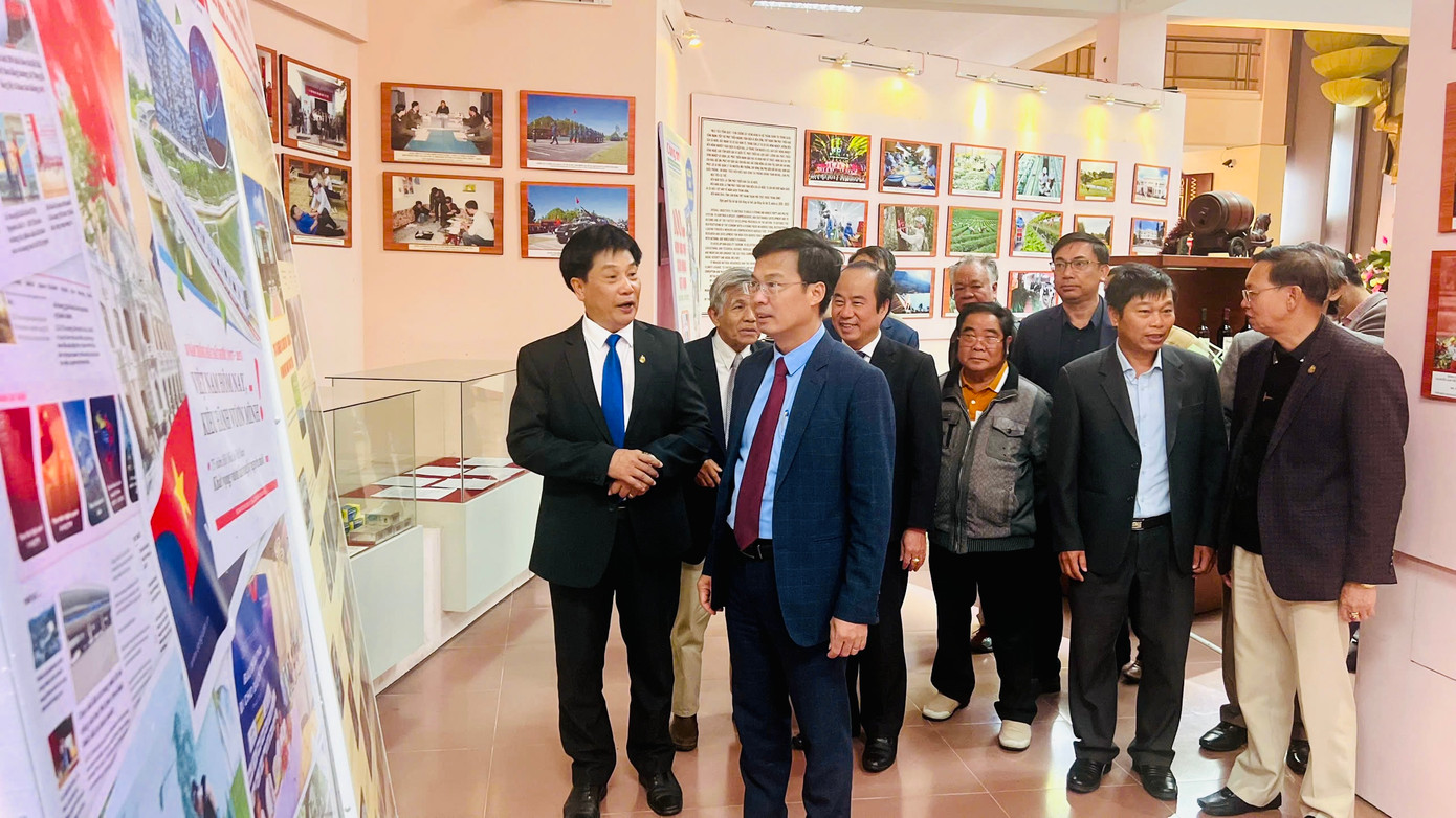 Điểm nhấn của Hội báo và triển lãm là không gian trưng bày hiện vật, kỷ vật và thiết bị tác nghiệp qua các thời kỳ của các cơ quan báo chí tại Lâm Đồng.