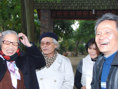 Từ trái sang: bà Kim Ngọc, nhà văn Vân Thảo và đạo diễn Quốc Trọng