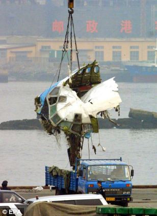 Chiếc bay mang số hiệu 6136 bị rơi ngoài khơi tỉnh thành phố Đại Liên.