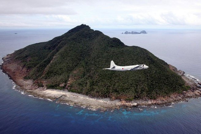 Căng thẳng biển đảo. Những tranh chấp lãnh hải giữa Trung Quốc và các quốc gia láng giềng đã khiến dư luận nóng sốt suốt năm 2013, đặc biệt là mới đây khi nước này bất ngờ đơn phương tuyên bố thiết lập vùng nhận dạng phòng không trên biển Hoa Đông, bao trùm lên cả quần đảo Senkaku/ Điếu Ngư tranh chấp với Nhật Bản - Ảnh: Getty