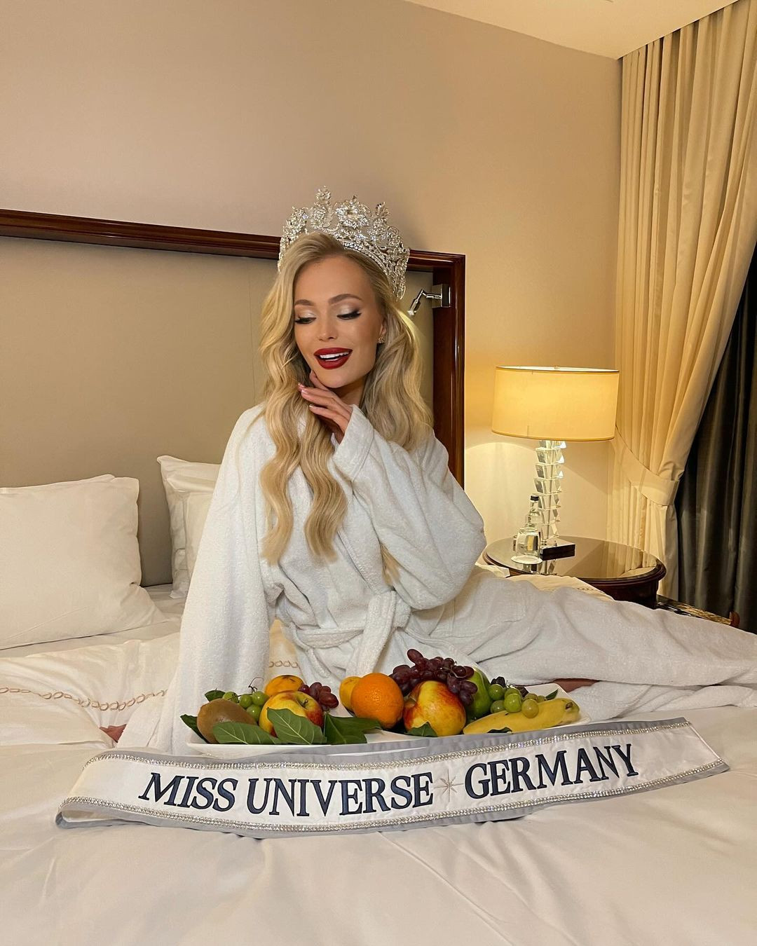 Sau khi đăng quang, nhan sắc của người đẹp trở thành chủ đề được quan tâm trên các diễn đàn sắc đẹp. Nhiều người nhận xét Pia Theissen có gương mặt già nua so với độ tuổi 25.