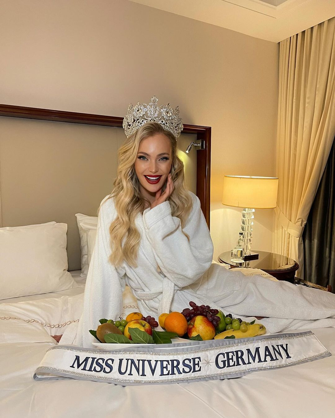 Sau khi đăng quang, nhan sắc của người đẹp trở thành chủ đề được quan tâm trên các diễn đàn sắc đẹp. Nhiều người nhận xét Pia Theissen có gương mặt già nua so với độ tuổi 25.