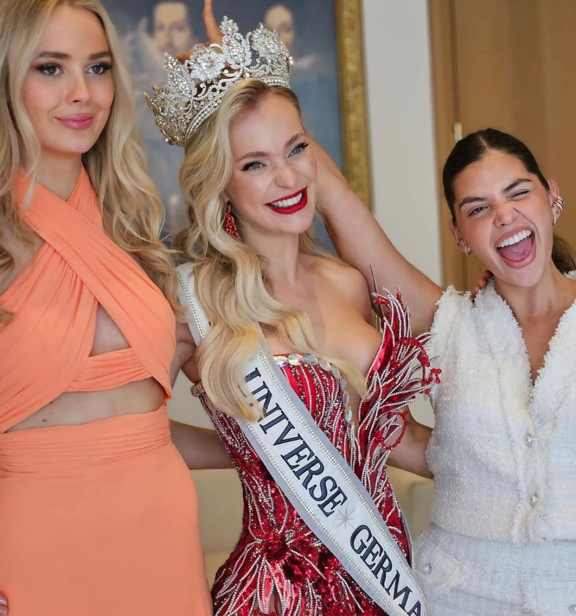 Ngày 29/4, người đẹp Pia Theissen được bổ nhiệm trở thành tân Hoa hậu Hoàn vũ Đức 2024. Cô đại diện nước Đức tham dự cuộc thi Hoa hậu Hoàn vũ 2024 tổ chức ở Mexico vào cuối năm nay.