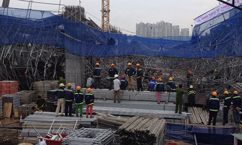 Ngừng thi công tòa nhà sập giàn giáo khiến 3 người chết thảm ảnh 2