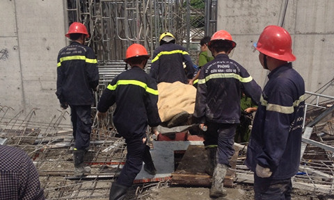 Ngừng thi công tòa nhà sập giàn giáo khiến 3 người chết thảm ảnh 1