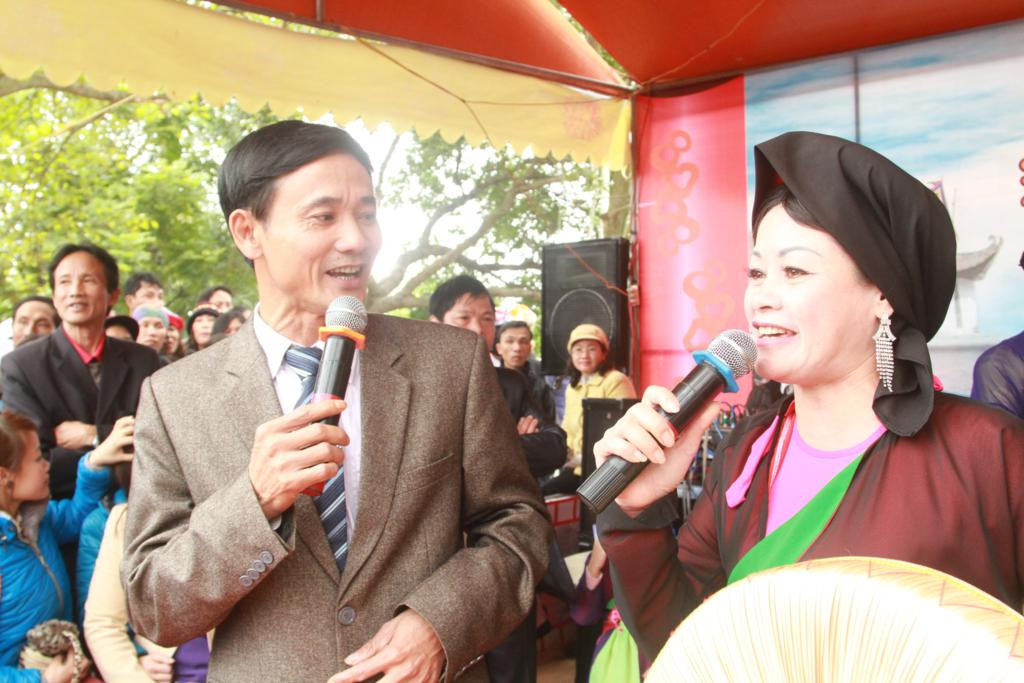 Têm trầu mời khác, hát quan họ giao duyên