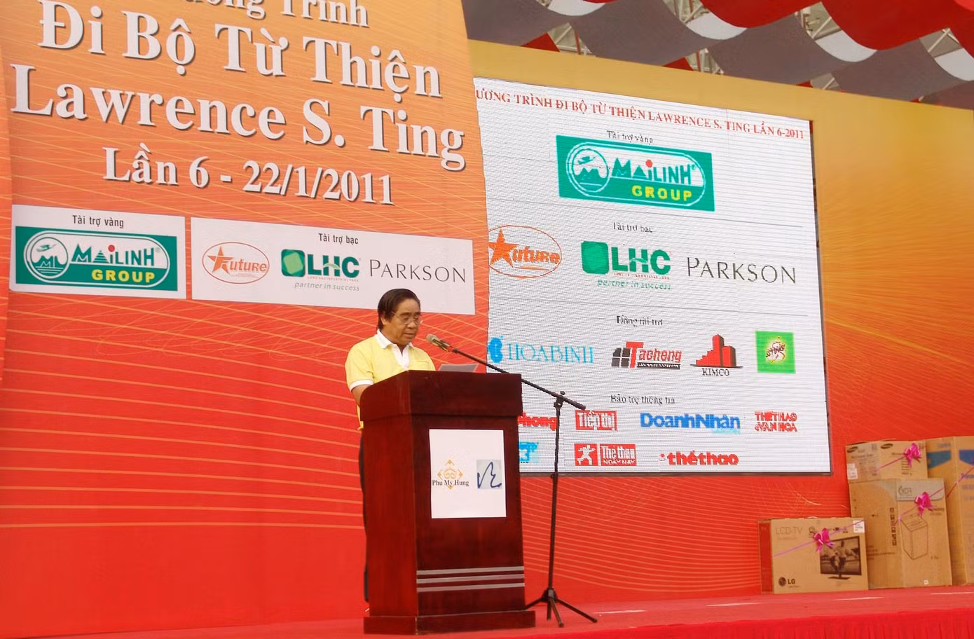 Ông Nguyễn Thanh Triệu, Chủ tịch UBND Quận 7 phát biểu tại Lễ khai mạc Chương trình đi bộ từ thiện