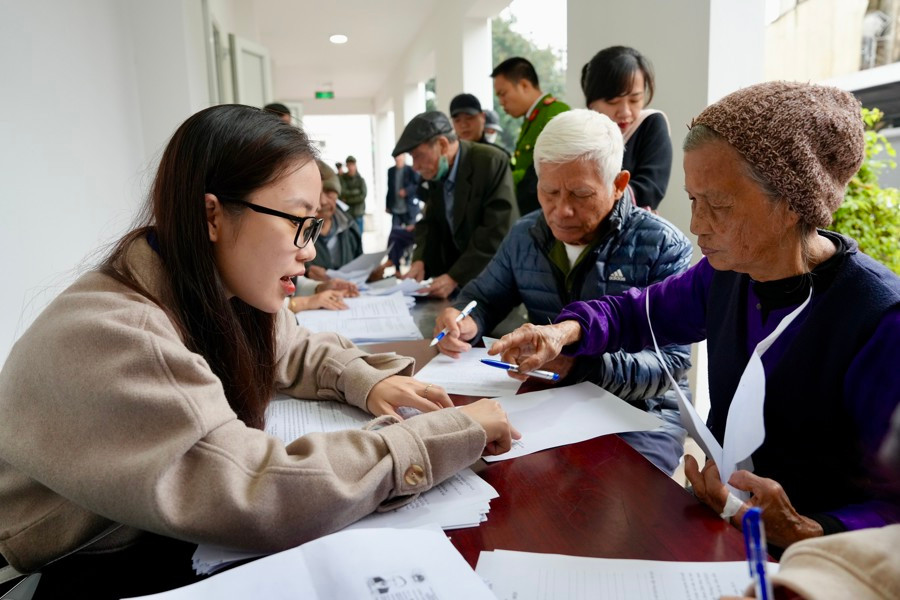 Dự kiến sẽ có khoảng 3,3 triệu người được tăng lương hưu trong lần điều chỉnh ngày 1/7 (ảnh: Duy Khánh). Dự kiến sẽ có khoảng 3,3 triệu người được tăng lương hưu trong lần điều chỉnh ngày 1/7 (ảnh: Duy Khánh).