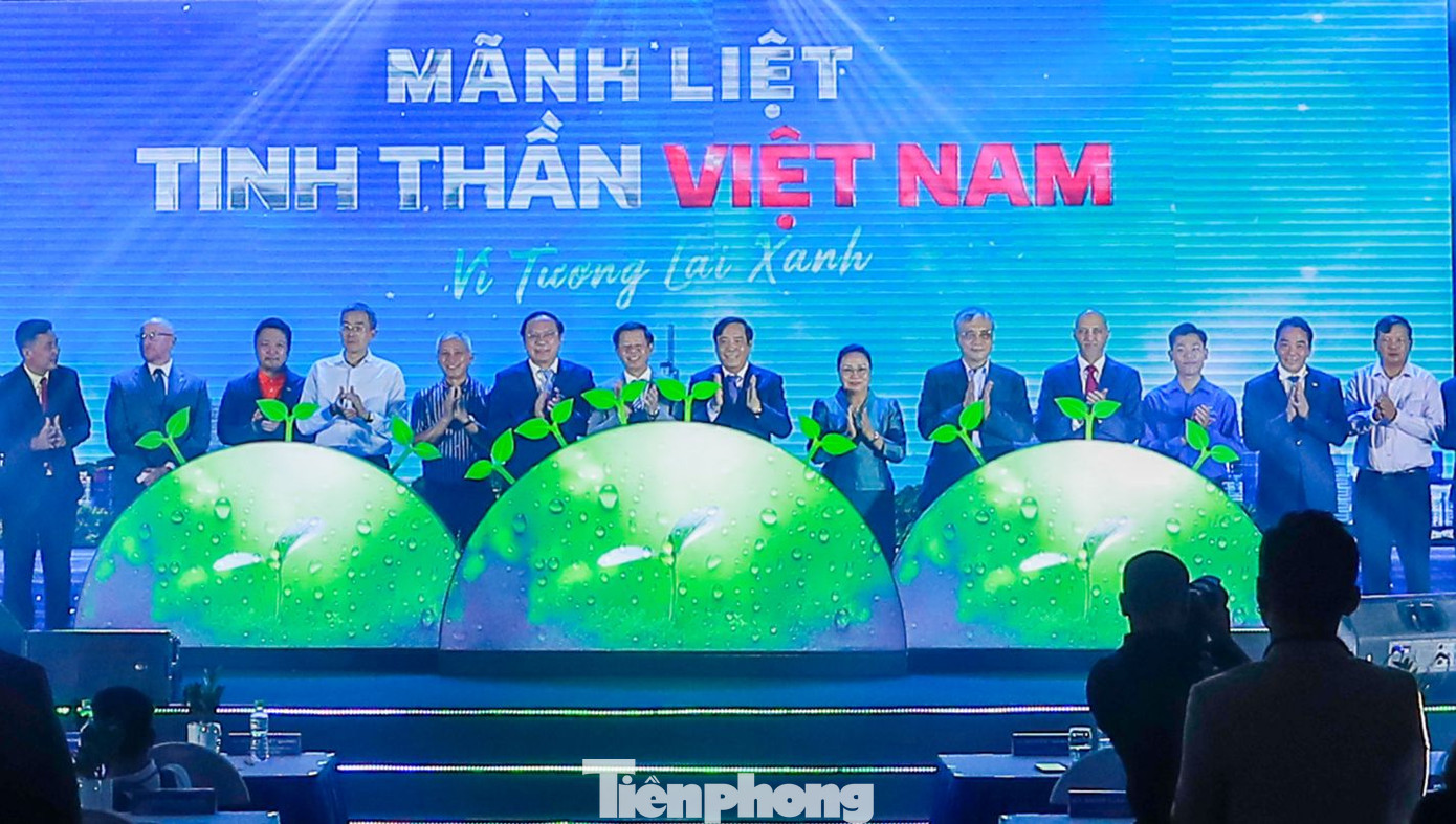 Lễ phát động Chiến dịch mãnh liệt tinh thần Việt Nam - vì tương lai xanh” tại Hà Nội.