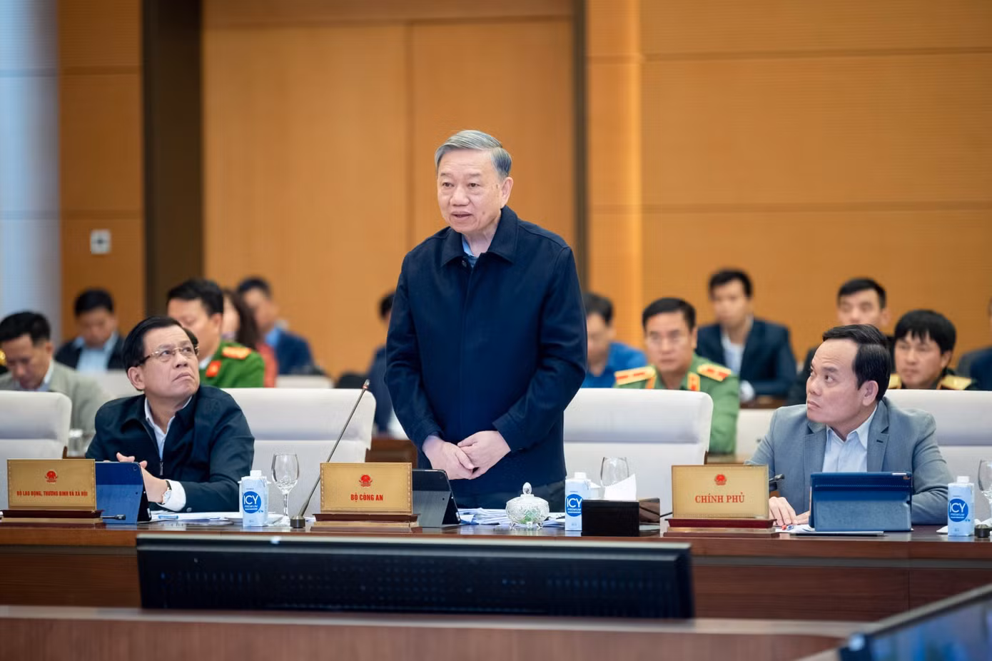 Đại tướng Tô Lâm, Bộ trưởng Bộ Công an thông tin tại phiên họp. Ảnh: QH.