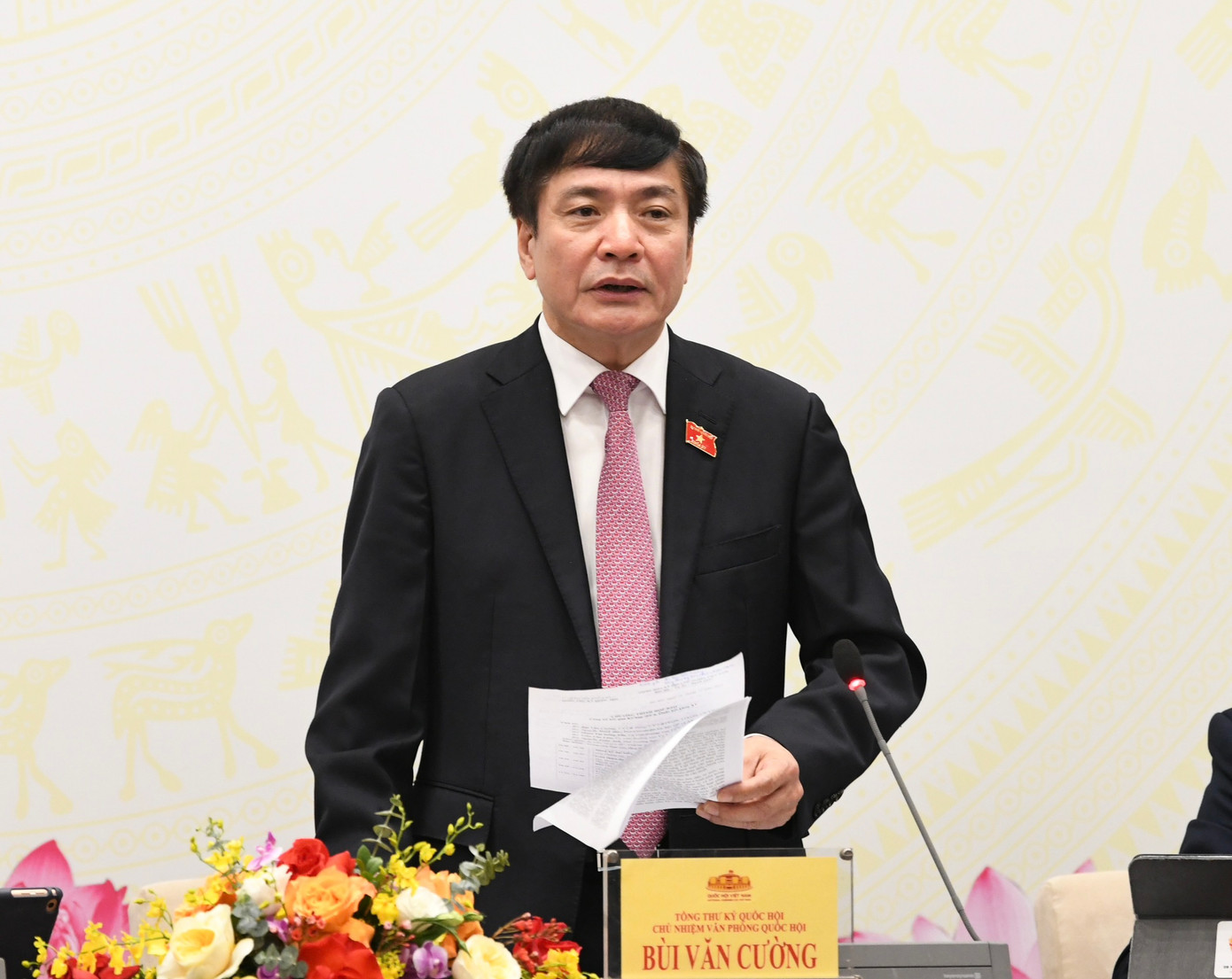 Tổng Thư ký Quốc hội Bùi Văn Cường trao đổi với phóng viên tại họp báo. Ảnh Như Ý Tổng Thư ký Quốc hội Bùi Văn Cường trao đổi với phóng viên tại họp báo. Ảnh Như Ý