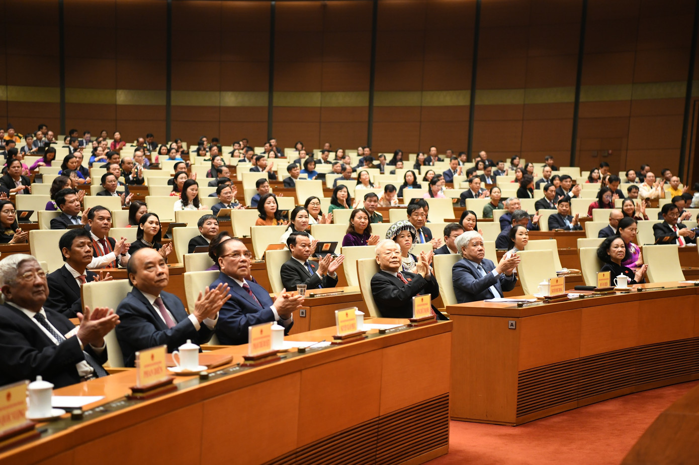 Các đại biểu tham dự phiên bế mạc kỳ họp. Ảnh Như Ý