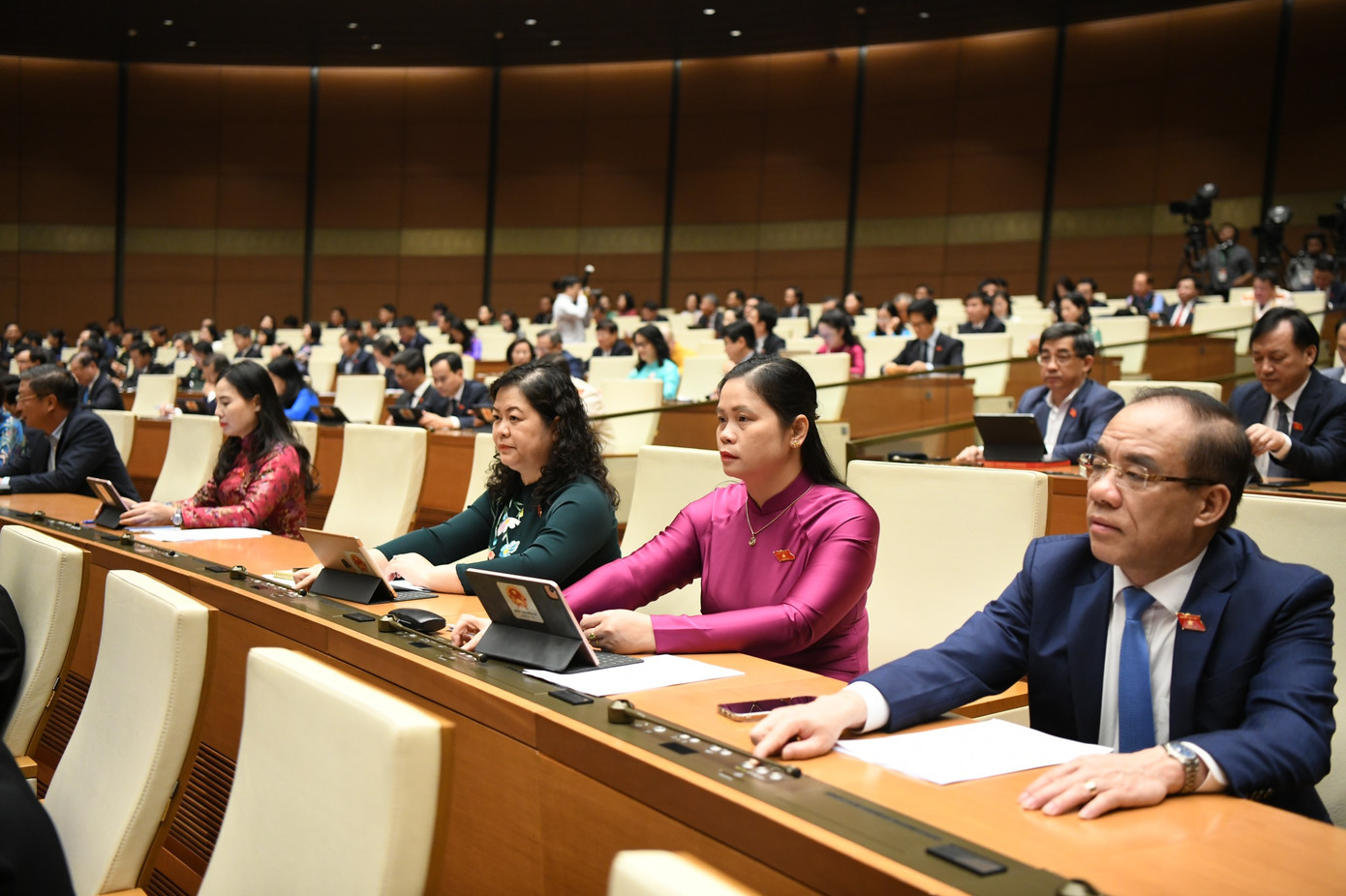 Quốc hội biểu quyết thông qua các nghị quyết sáng 29/11. Ảnh Như Ý Quốc hội biểu quyết thông qua các nghị quyết sáng 29/11. Ảnh Như Ý