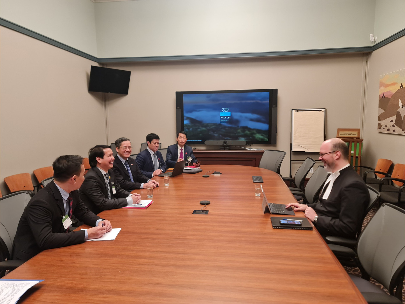 Phó Chủ nhiệm Văn phòng Quốc hội Phạm Thái Hà làm việc với Phó Tổng Thư ký Hạ viện Jeffery LeBlanc