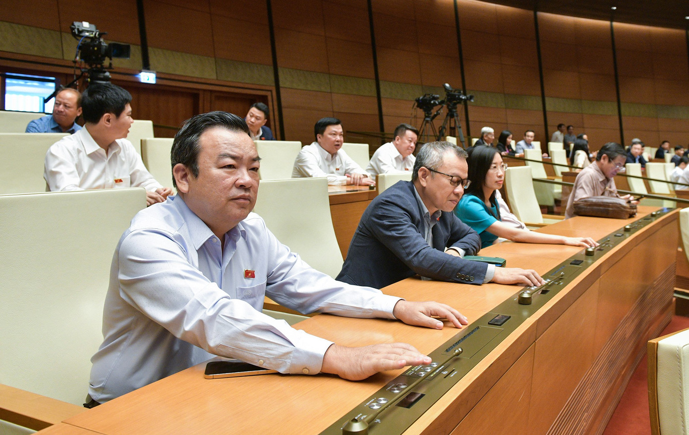 Quốc hội biểu quyết việc lùi thời gian thông qua Luật Đất đai (sửa đổi).