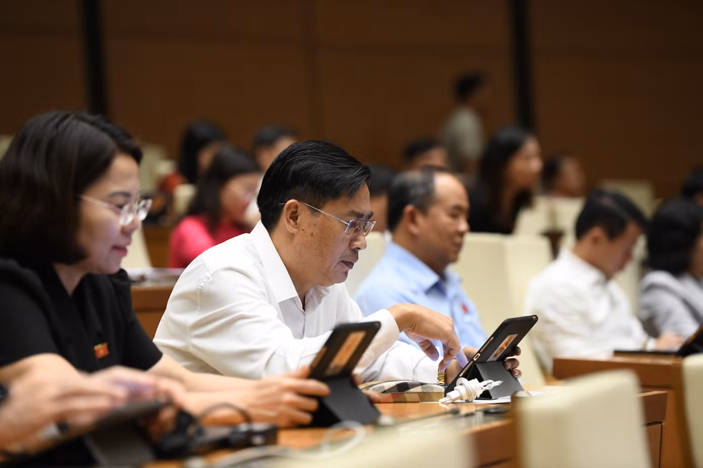 Các đại biểu tại phiên họp ngày 2/11. Ảnh Như Ý