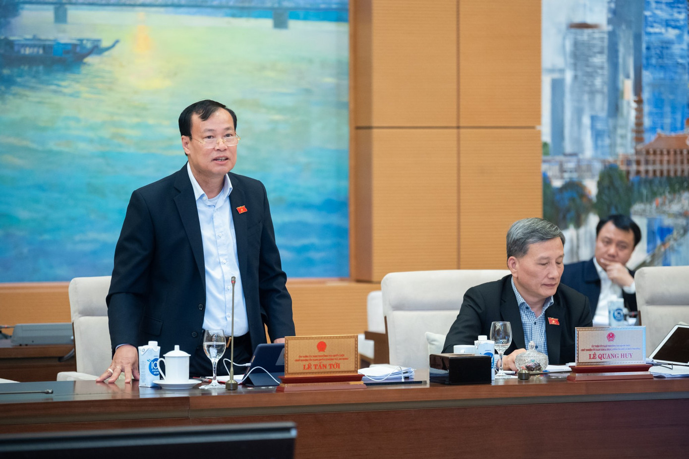 Chủ nhiệm Ủy ban Quốc phòng và An ninh Lê Tấn Tới. Chủ nhiệm Ủy ban Quốc phòng và An ninh Lê Tấn Tới.