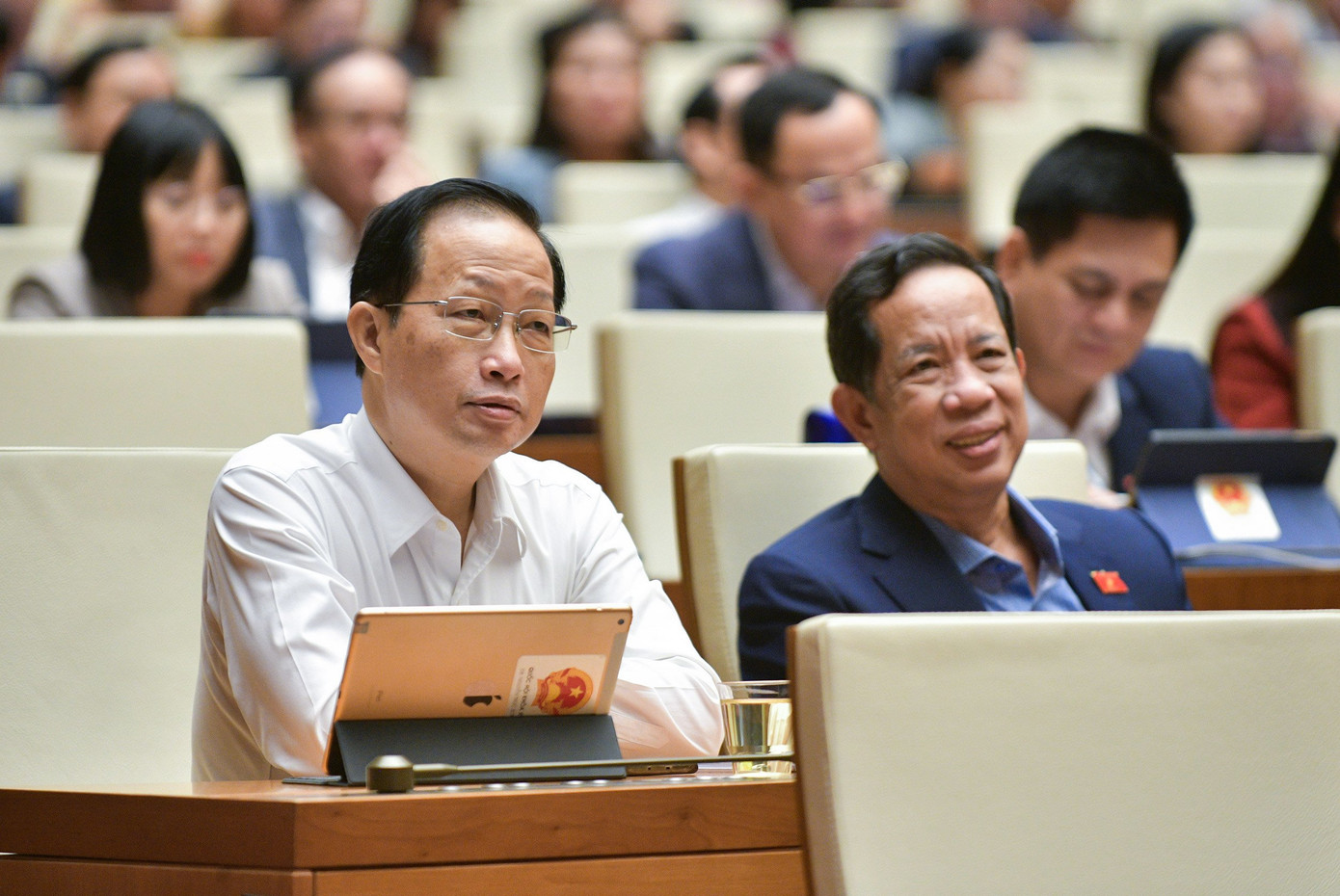 Các đại biểu tham dự phiên họp ngày 21/11