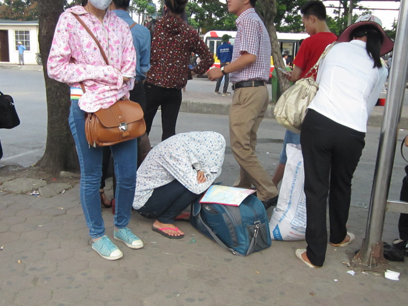 Nhiều sĩ tử trong tình trạng mệt mỏi sau chuyến đi dài