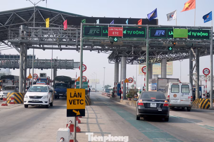 Trạm thu phí nào không đạt tiến độ về lắp đặt và vận hành thu phí tự động sẽ bị buộc phải dừng thu phí. Trạm thu phí nào không đạt tiến độ về lắp đặt và vận hành thu phí tự động sẽ bị buộc phải dừng thu phí.