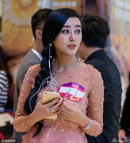 Được bạn trai mở hẳn thẩm mỹ riêng để phẫu thuật giống Phạm Băng Băng ảnh 1