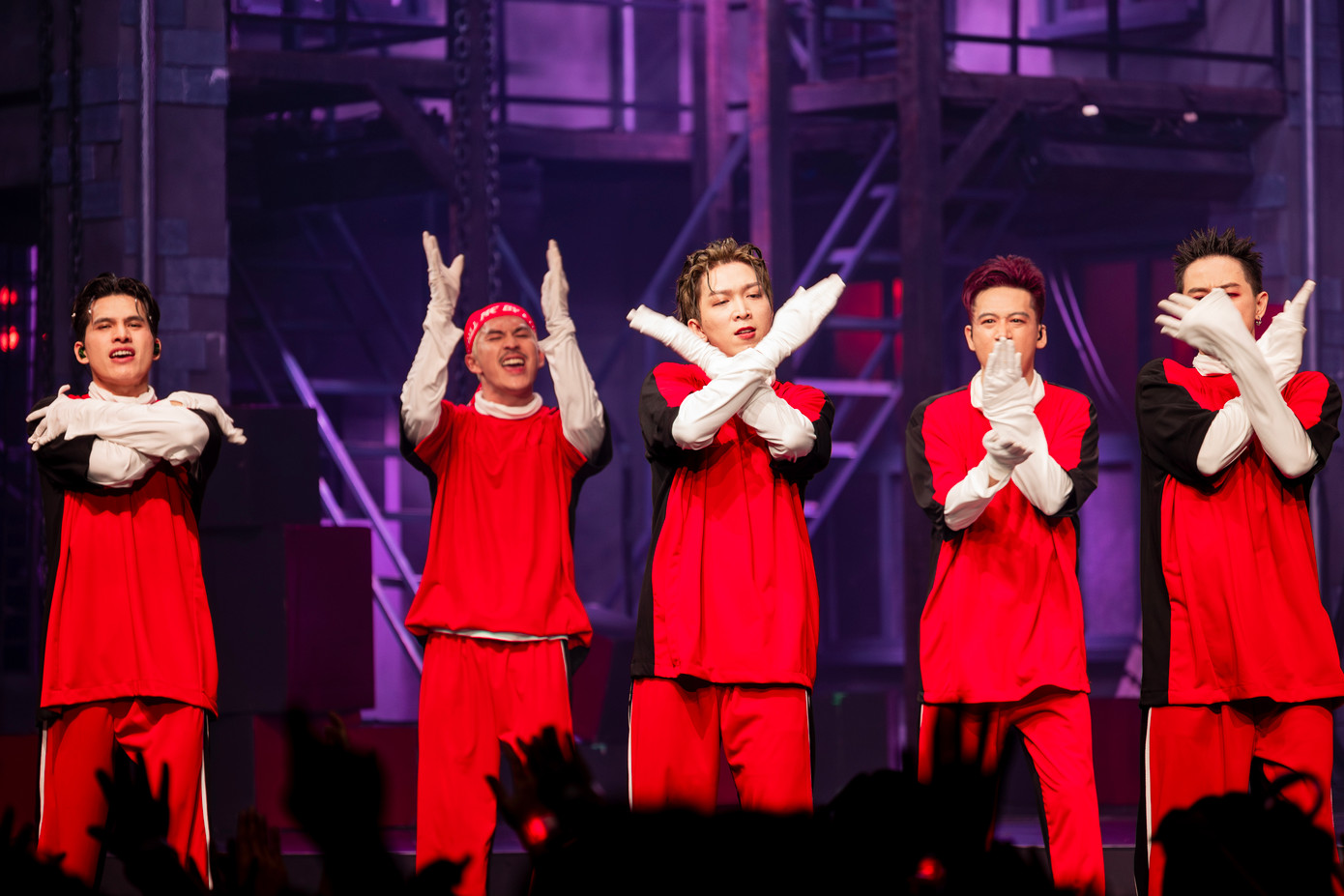 Nhà Thiếu Nhi dường như đã chấp nhận thua cuộc khi đưa ra thông điệp "Đen thôi đỏ quên đi".