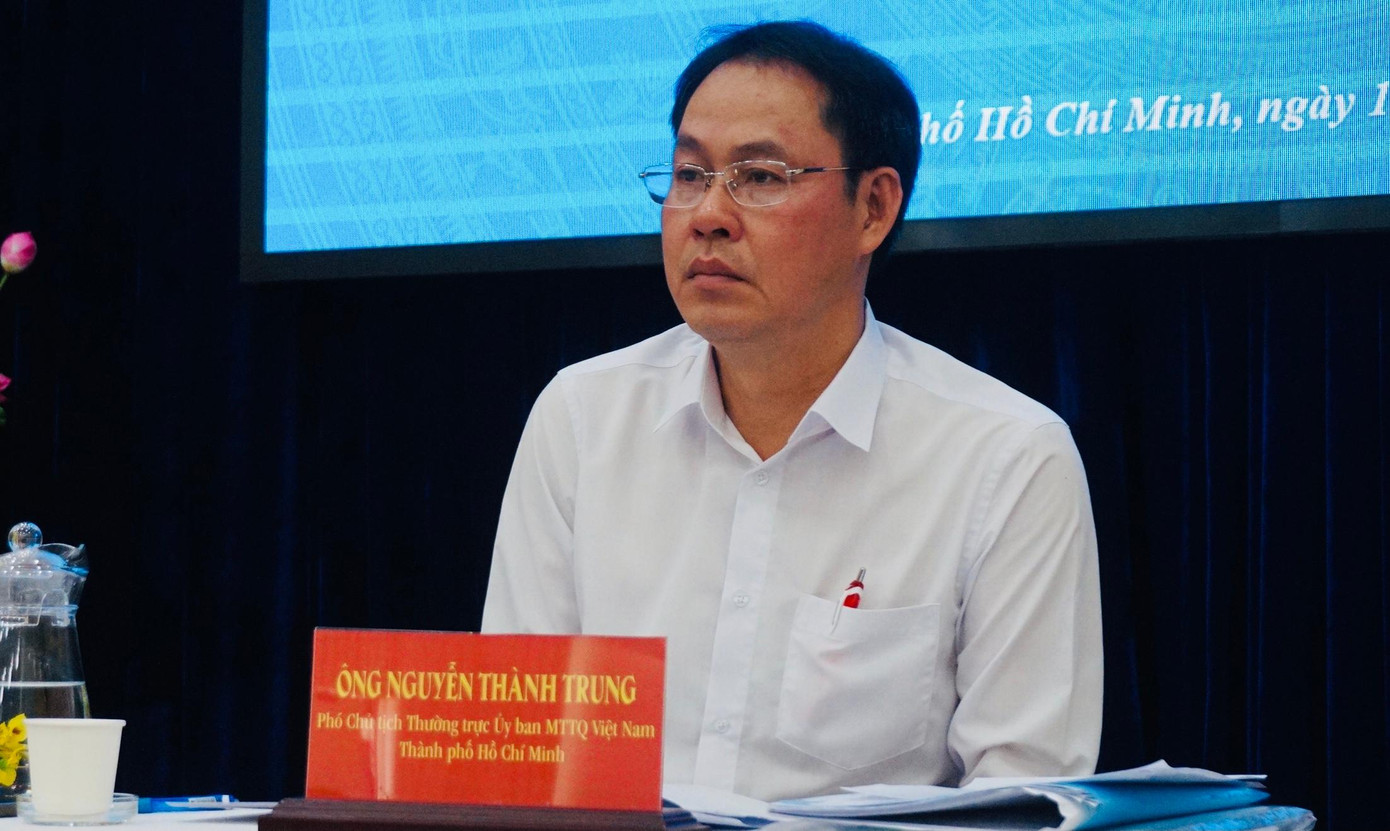 Ông Nguyễn Thành Trung, Phó Chủ tịch Uỷ ban MTTQ Việt Nam TPHCM báo cáo tại hội nghị. Ảnh Chang Chang Ông Nguyễn Thành Trung, Phó Chủ tịch Uỷ ban MTTQ Việt Nam TPHCM báo cáo tại hội nghị. Ảnh Chang Chang