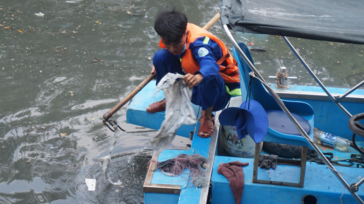 Theo các chuyên gia, nguyên nhân dẫn đến cá chết nhiều là do môi trường sống của cá bị thay đổi nhiệt độ đột ngột khi tình trạng nắng nóng kéo dài.