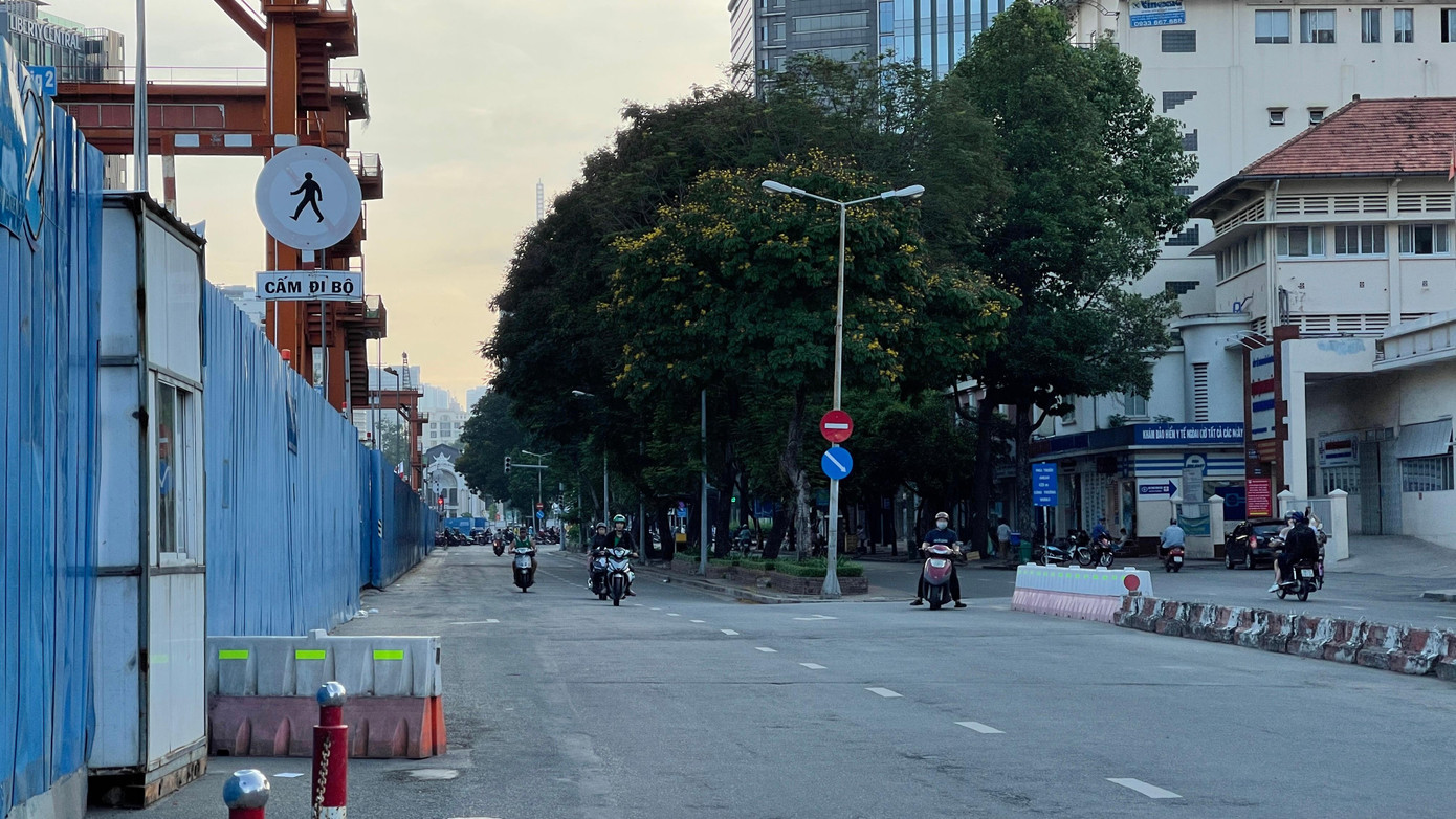 Việc tái lập mặt đường sẽ xong trước ngày 30/4/2021 để các phương tiện lưu thông. Ảnh Văn Minh Việc tái lập mặt đường sẽ xong trước ngày 30/4/2021 để các phương tiện lưu thông. Ảnh Văn Minh