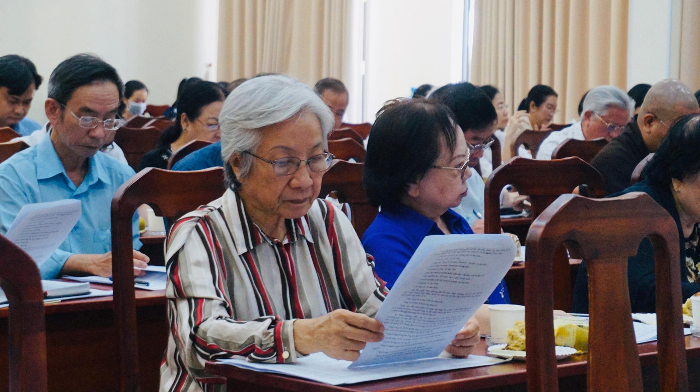 TPHCM trình danh sách những người đủ tiêu chuẩn ứng cử đại biểu đại biểu Quốc hội khóa XV gồm 39 người để chọn ra 38 người. Ảnh Chang Chang TPHCM trình danh sách những người đủ tiêu chuẩn ứng cử đại biểu đại biểu Quốc hội khóa XV gồm 39 người để chọn ra 38 người. Ảnh Chang Chang