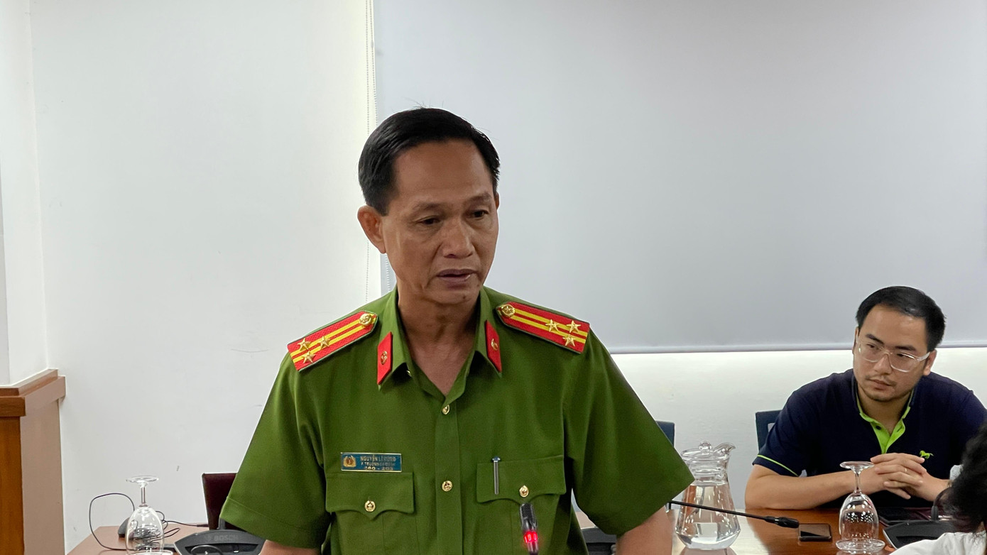 Thượng tá Nguyễn Lê Hùng, Phó Trưởng Công an TP.Thủ Đức thông tin vụ án Lê Chí Thành. Thượng tá Nguyễn Lê Hùng, Phó Trưởng Công an TP.Thủ Đức thông tin vụ án Lê Chí Thành.
