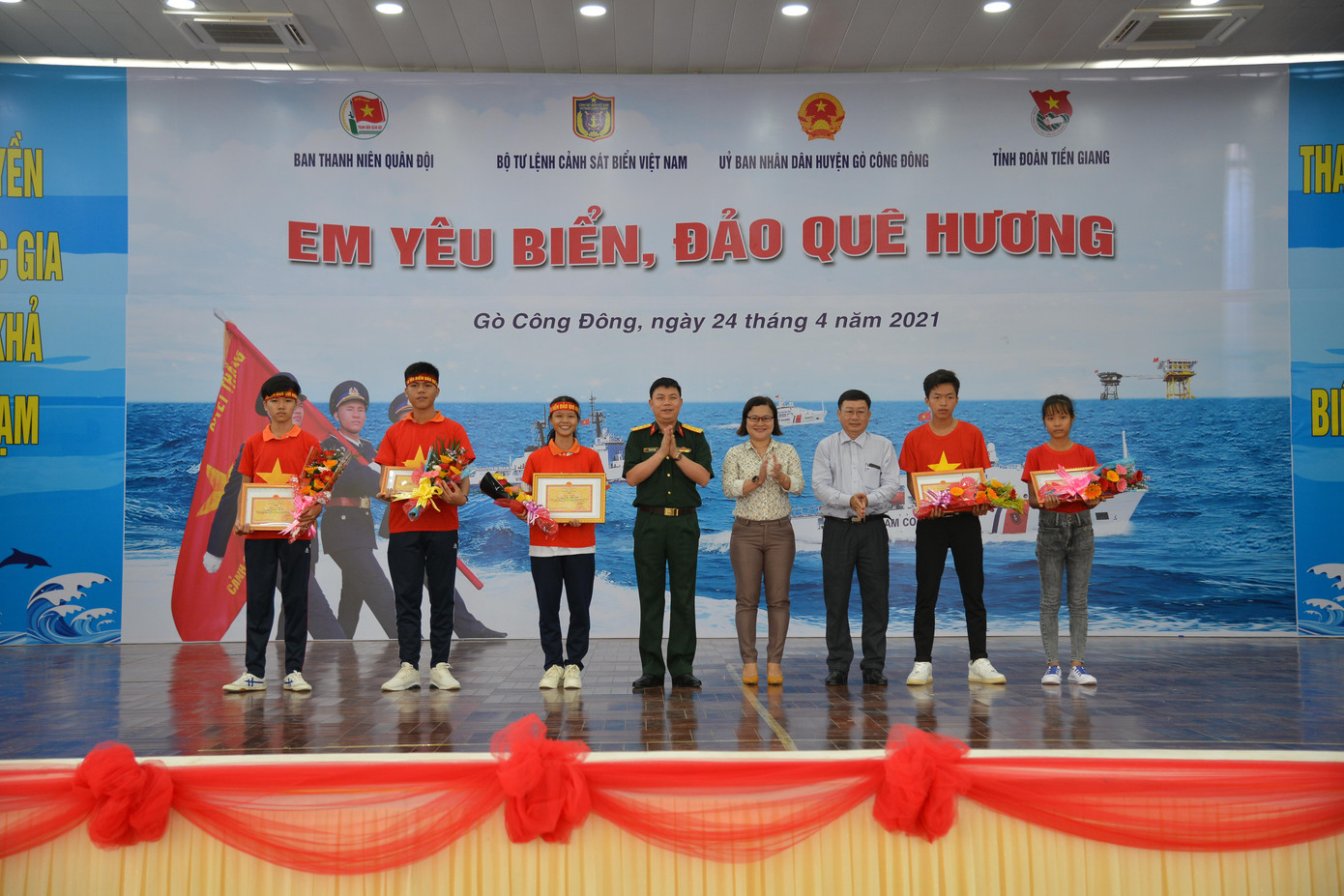 Bộ Tư lệnh Cảnh sát biển phối hợp với UBND huyện Gò Công Đông tổ chức cuộc thi “Em yêu biển, đảo quê hương”.