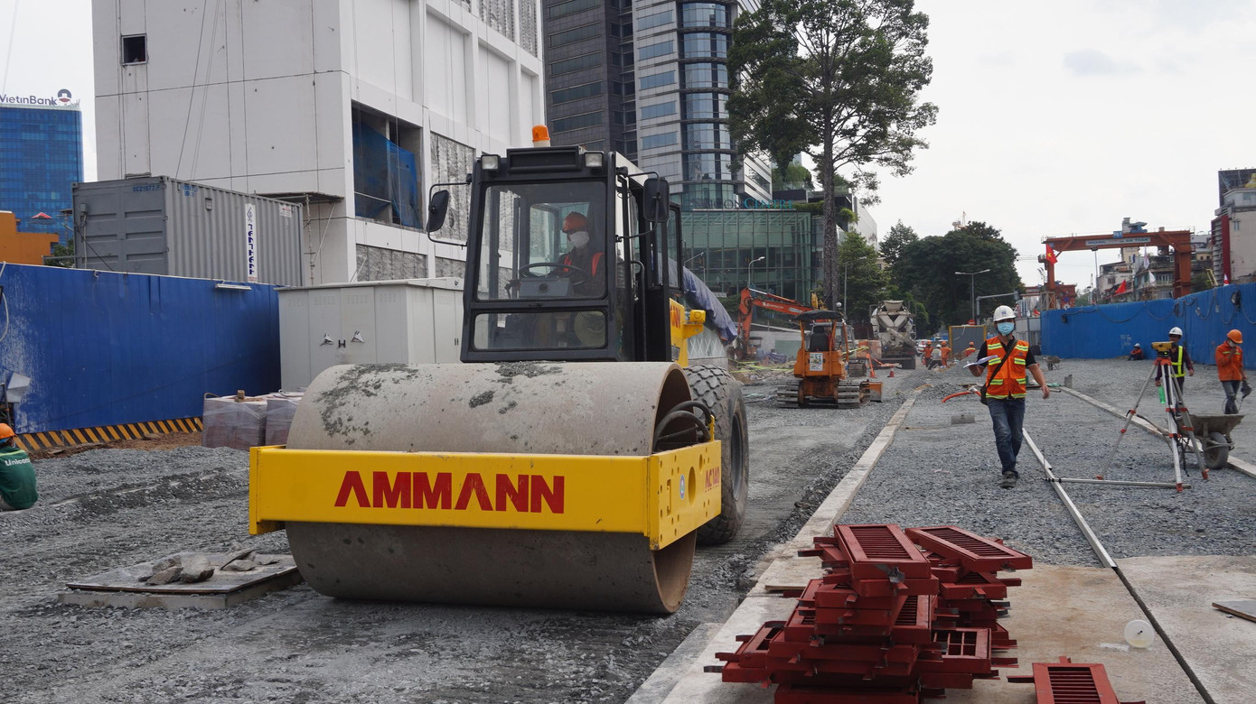 Chủ tịch UBND TPHCM đã thống nhất đề xuất của Ban quản lý đường sắt đô thị sớm tái lập mặt đường, tháo dỡ hàng rào chắn trả lại mặt bằng trước ngày 30/4.