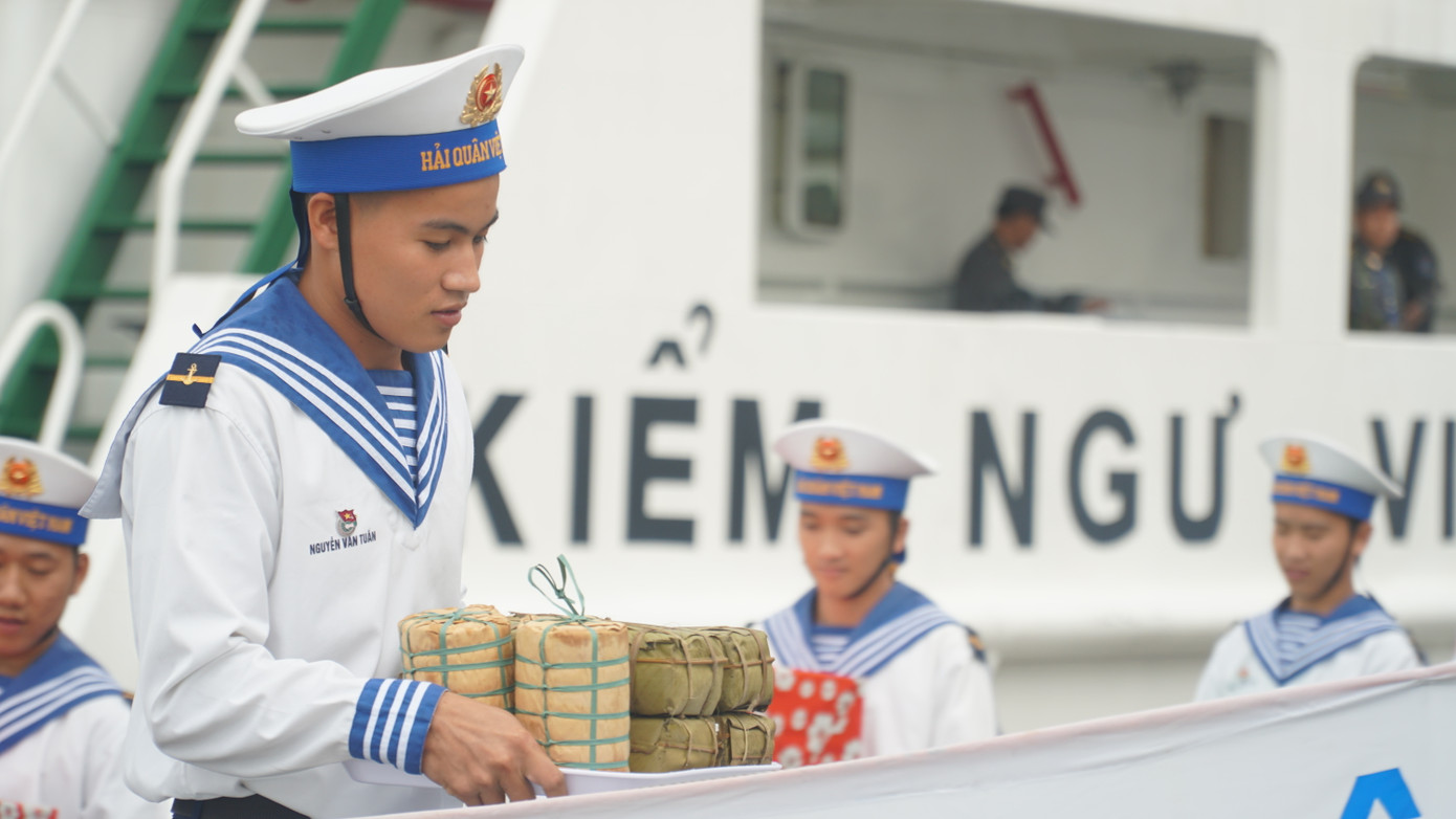Chuyến công tác của đoàn góp phần khẳng định mối quan hệ đoàn kết, gắn bó sâu sắc giữa hậu phương với tiền tuyến, giữa đảng bộ, chính quyền, quân và dân các tỉnh miền Trung-Tây Nguyên. Ảnh: Thái Lâm.