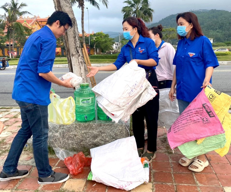 Chương trình thu hút hơn 600 bạn trẻ, trong đó Đoàn trường ĐH Đông Á 300 người; CLB Tình nguyện ĐH Duy Tân Đà Nẵng 250 người; Chi đoàn Khoa Kế toán Trường ĐH Kinh tế Đà Nẵng 50 người,...