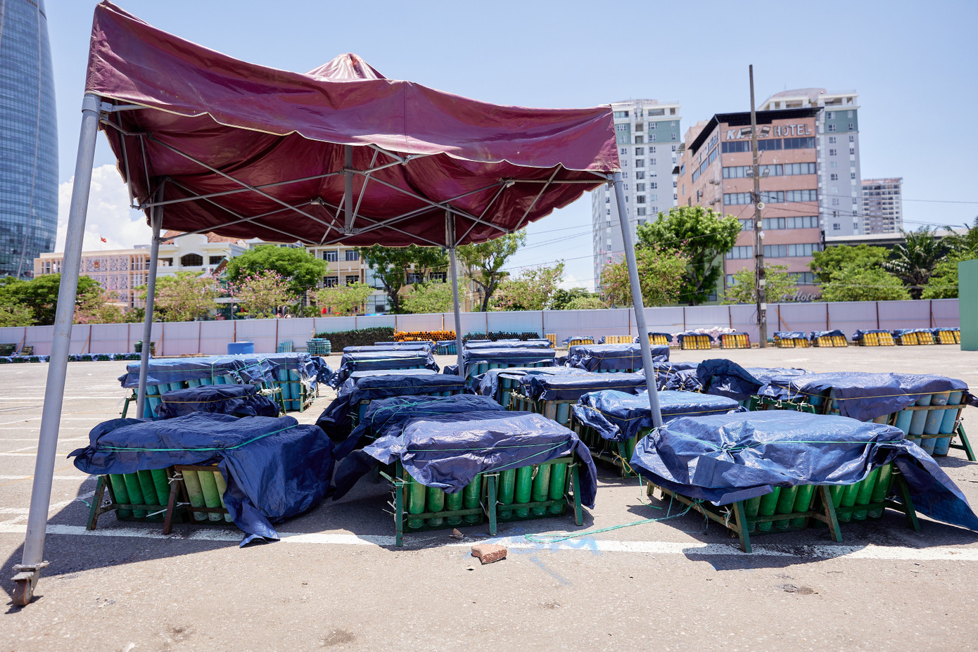 Ngoài sự kiện DIFF 2023, Đà Nẵng còn tổ chức hàng loạt sự kiện, hoạt động, lễ hội khắp mọi điểm du lịch, vui chơi - giải trí trên thành phố sông Hàn, từ mùa hè này cho tới cuối năm. Trong đó, các hoạt động đặc sắc như Lễ hội Khinh khí cầu, chương trình biểu diễn nghệ thuật truyền thống “Múa rối nước và Múa rối cạn”...tại Công viên Châu Á; Chương trình Âm nhạc đường phố và Ảo thuật Đà Nẵng; biểu diễn Âm nhạc dân tộc tại các khu vực công viên ven Cầu Rồng; triển lãm “Cổ vật của người Đà Nẵng lần thứ III”, triển lãm "Búp bê Truyền thống Nhật Bản” tại Bảo tàng Đà Nẵng và Bảo tàng Mỹ thuật Đà Nẵng,...