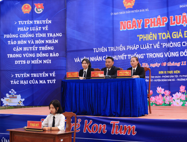 Phiên tòa giả định tại Trường PTDT Nội trú huyện Đăk Hà