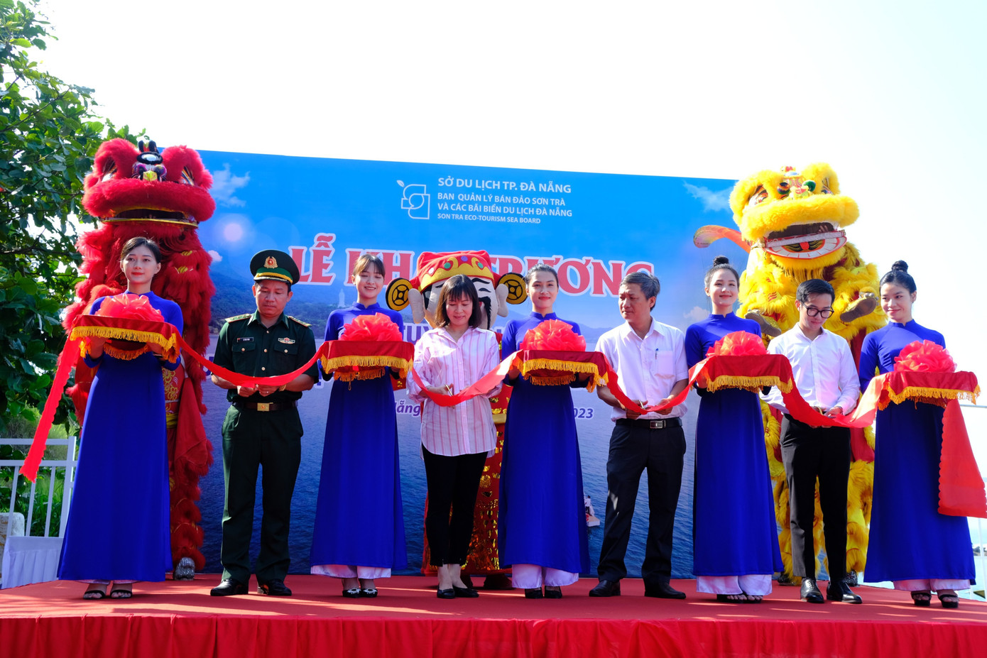 Cắt băng khai trương tuyến du lịch thủy nội địa ở khu vực bán đảo Sơn Trà. Ảnh: Thái Lâm.