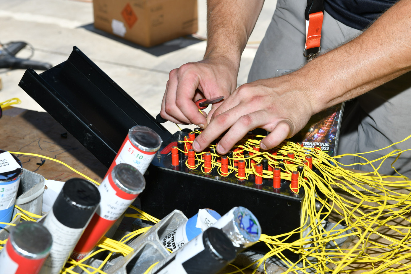 Ông Edouard Gregoire - Đội trưởng đội Pháp chia sẻ: "Khi trở về Pháp, chúng tôi đã bắt đầu lên ý tưởng, dành ra một đêm để nghiên cứu về âm nhạc, kỹ thuật bắn đêm chung kết vì chọn một bài hát Việt Nam để bắn thật sự rất khó. Để khác biệt và phải làm cho khán giả cũng như ban giám khảo bất ngờ, chúng tôi quyết định thay đổi âm nhạc theo hướng năng động và vui vẻ, hứa hẹn đem đến cho khán giả một màn trình diễn khó đoán trước".