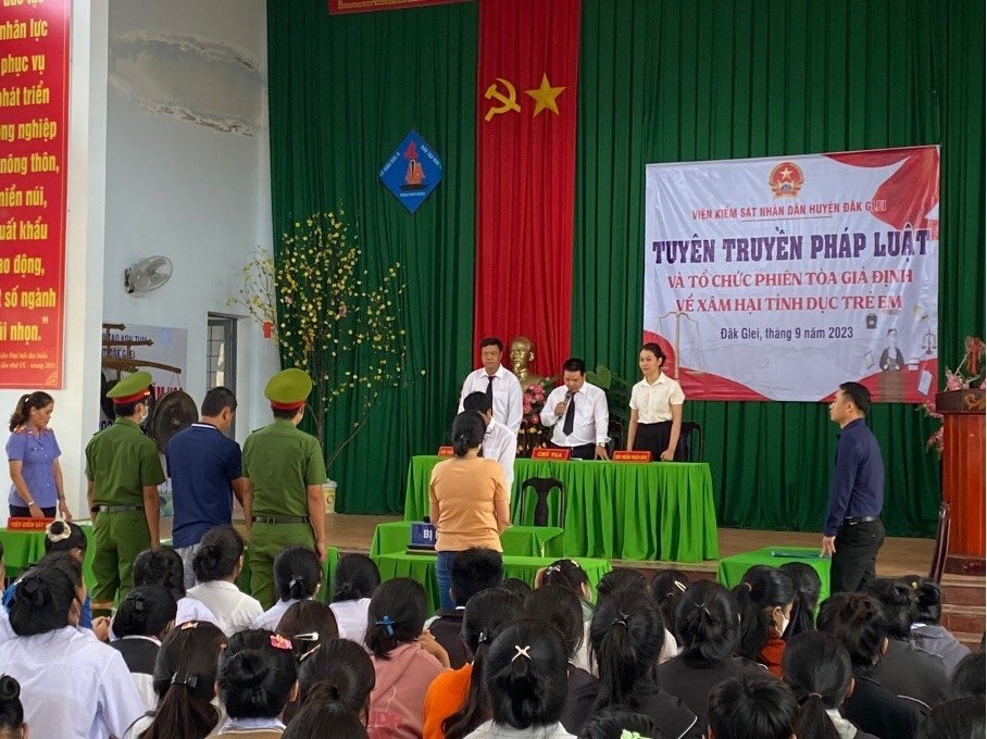 Phiên tòa giả định tại Trường phổ thông Dân tộc nội trú huyện Đăk Glei