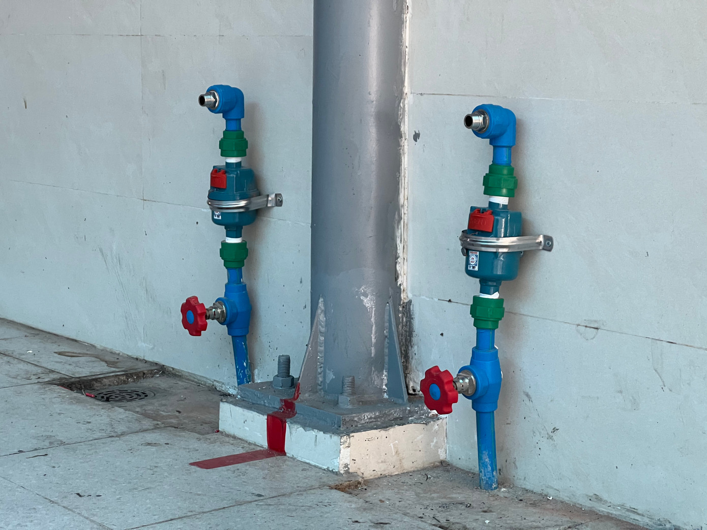 Hệ thống cấp thoát nước được lắp đặt kỹ, sử dụng vật liệu tốt tránh tình trạng bể ống, hư vòi. Hệ thống cấp thoát nước được lắp đặt kỹ, sử dụng vật liệu tốt tránh tình trạng bể ống, hư vòi.